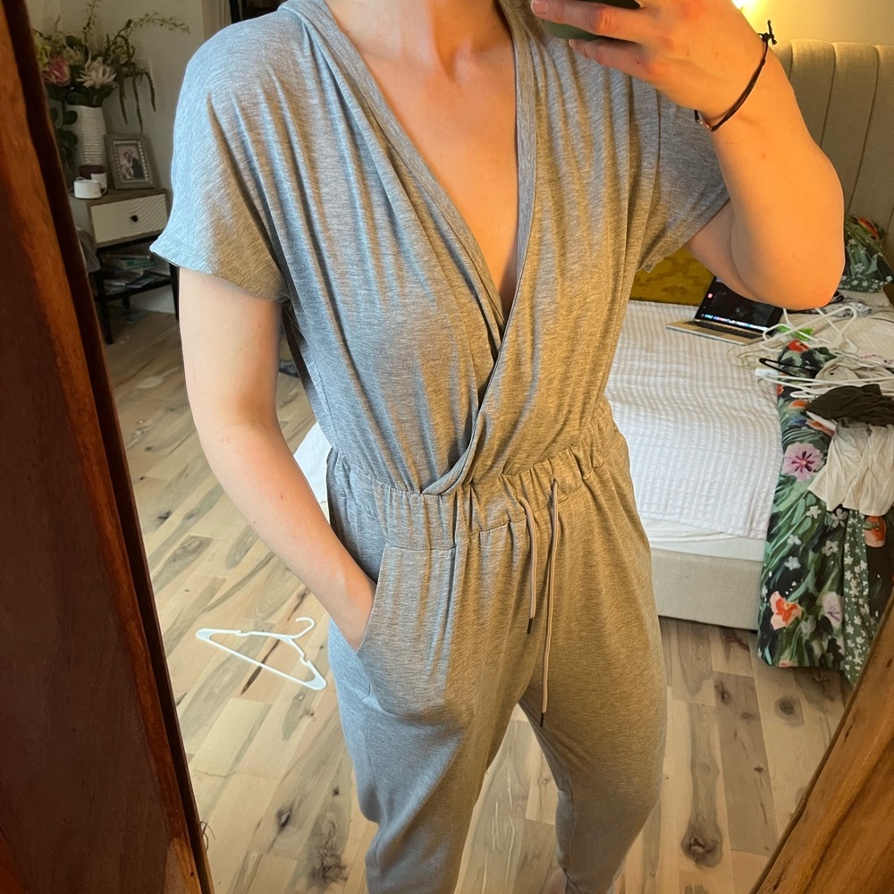 M-L Short Sleeve Long Pants Romper with Drawstring Waist in Heathered Gray. Tall